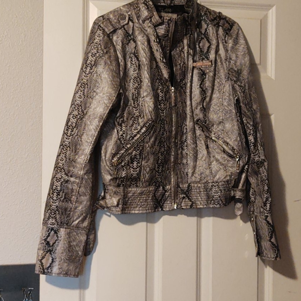 Lightweight women's jacket with snake skin pattern